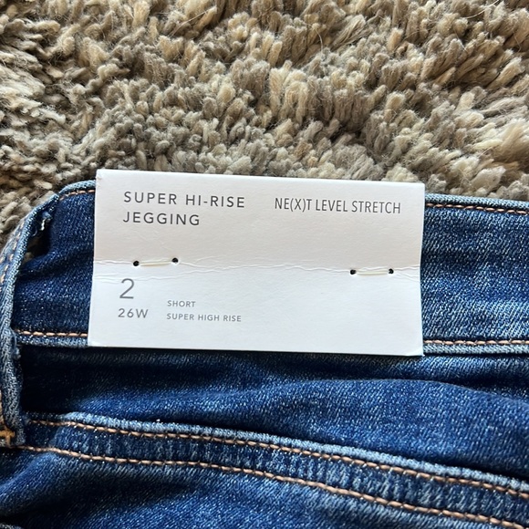 American Eagle Super hi-rise jegging size 2. Brand new never warn with tags. - Picture 4 of 4